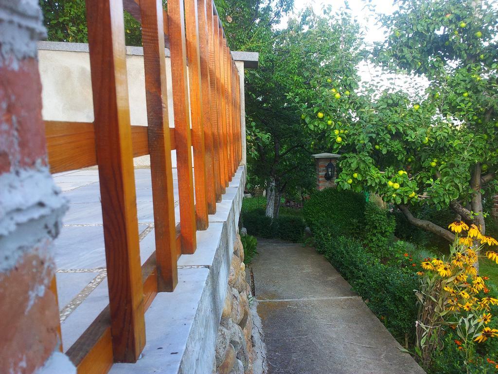 Къща За Гости Каза Роза - Swiss Style Chalet Casa Rosa Guest House Kyustendil Quarto foto
