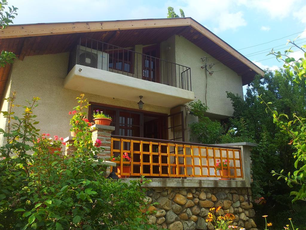 Къща За Гости Каза Роза - Swiss Style Chalet Casa Rosa Guest House Kyustendil Quarto foto
